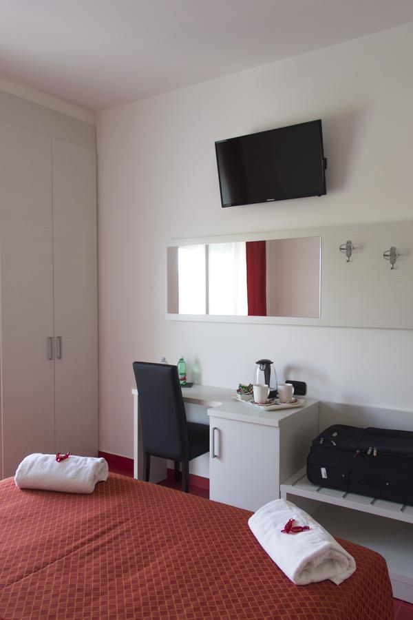Hotel Villa Chiara Terracina Zewnętrze zdjęcie